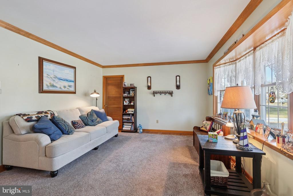 2431 MISTLETOE LANE