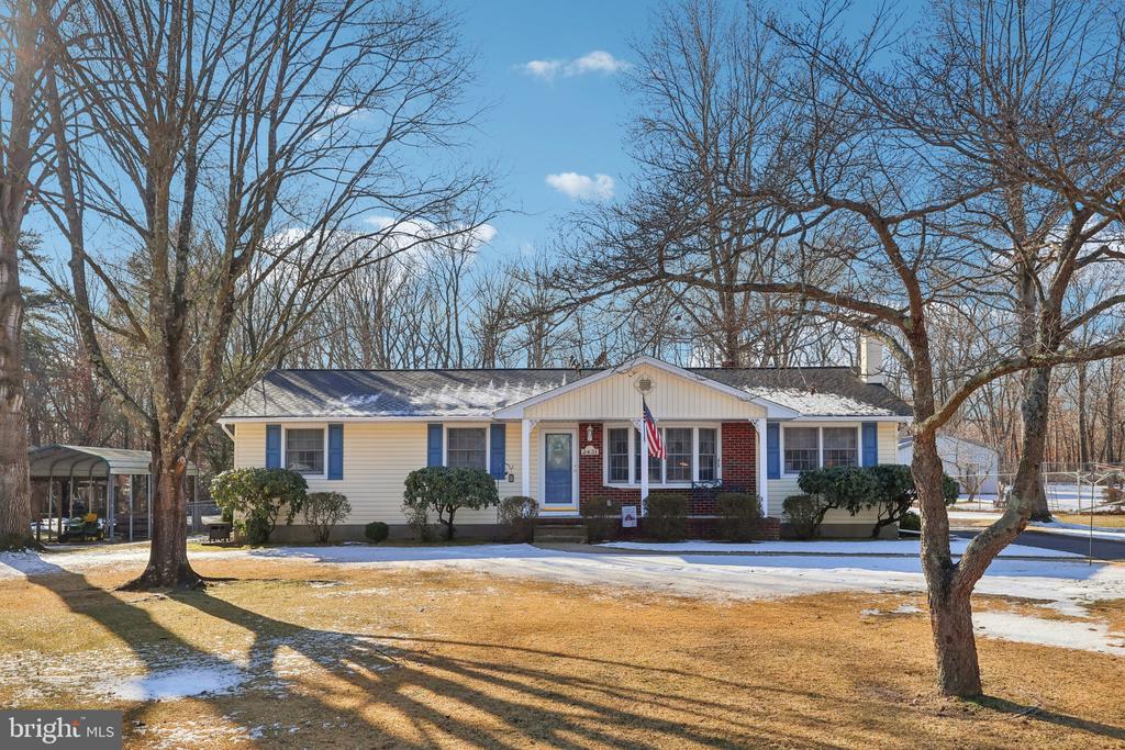 2431 MISTLETOE LANE