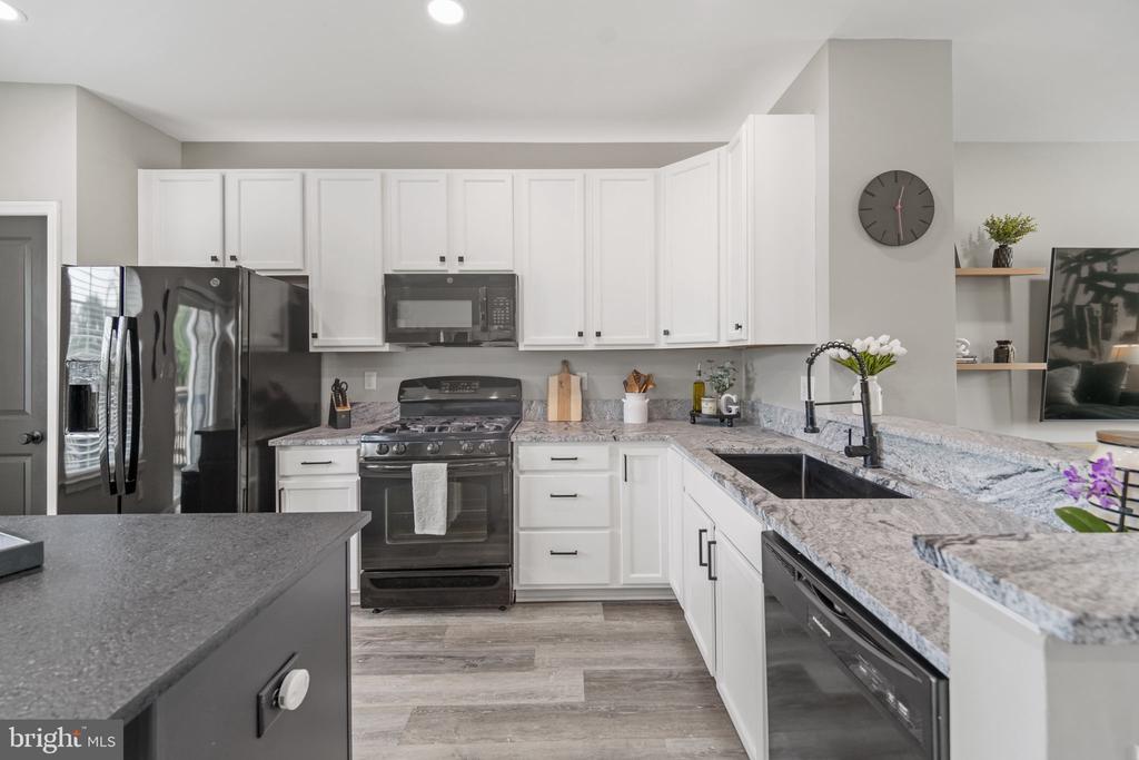 2102 E OAK ROAD Unit: H2