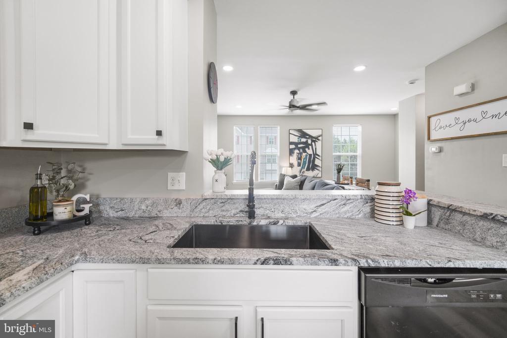 2102 E OAK ROAD Unit: H2
