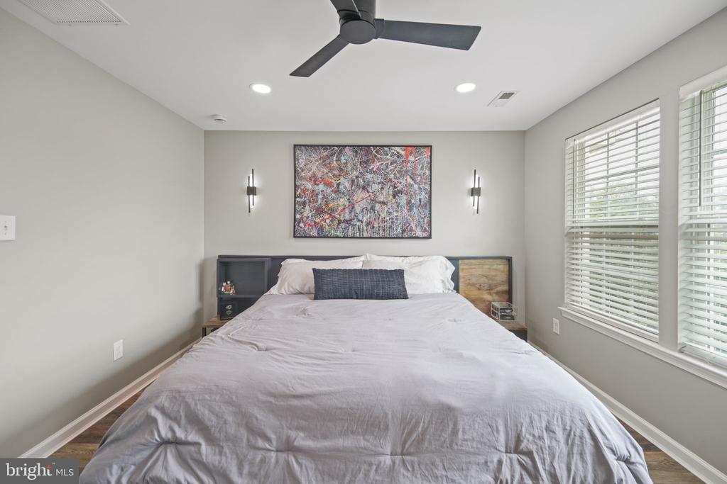 2102 E OAK ROAD Unit: H2