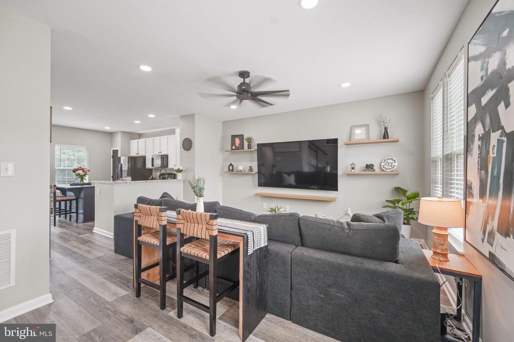 2102 E OAK ROAD Unit: H2