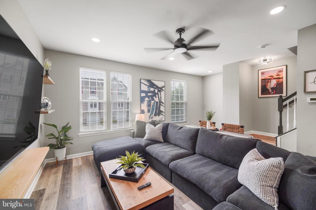 2102 E OAK ROAD Unit: H2