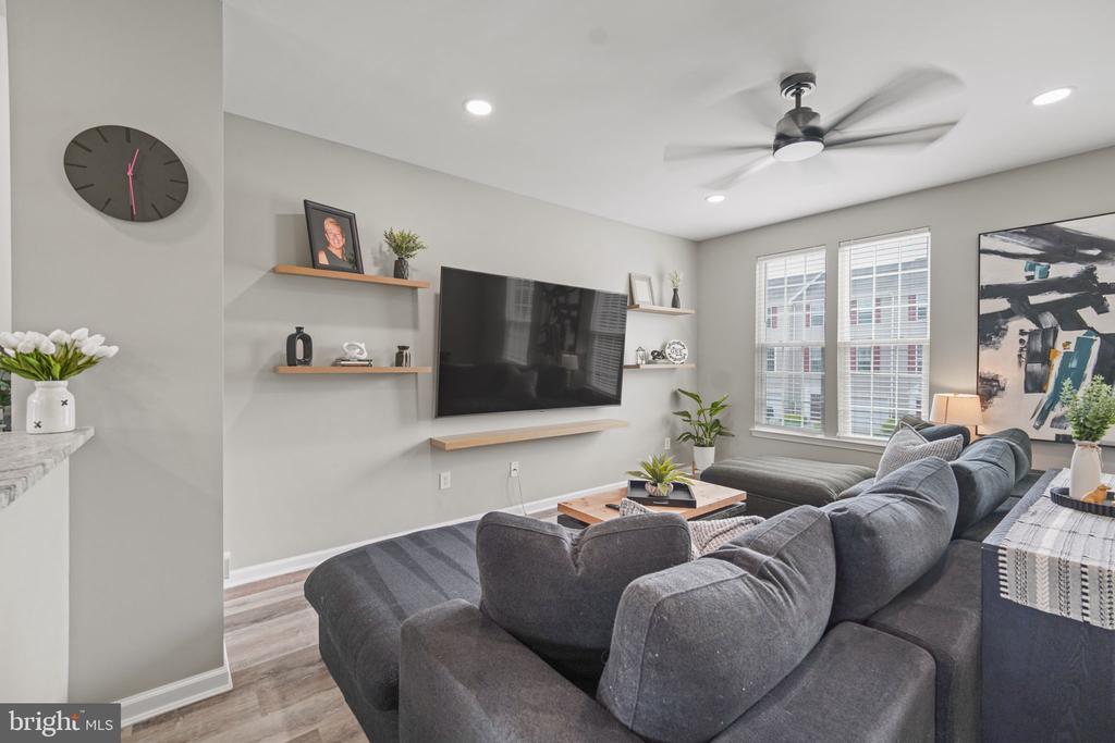 2102 E OAK ROAD Unit: H2