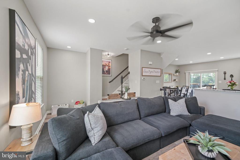 2102 E OAK ROAD Unit: H2