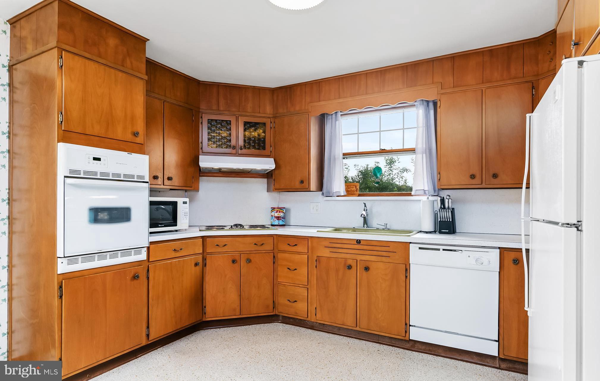 16 Whitman Ave