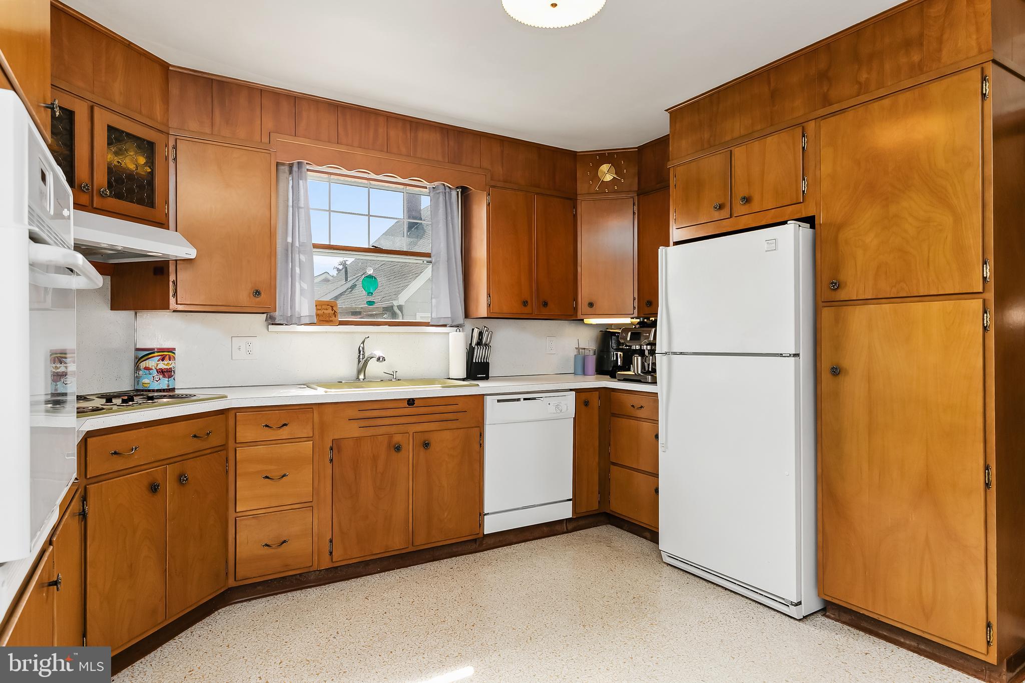 16 Whitman Ave