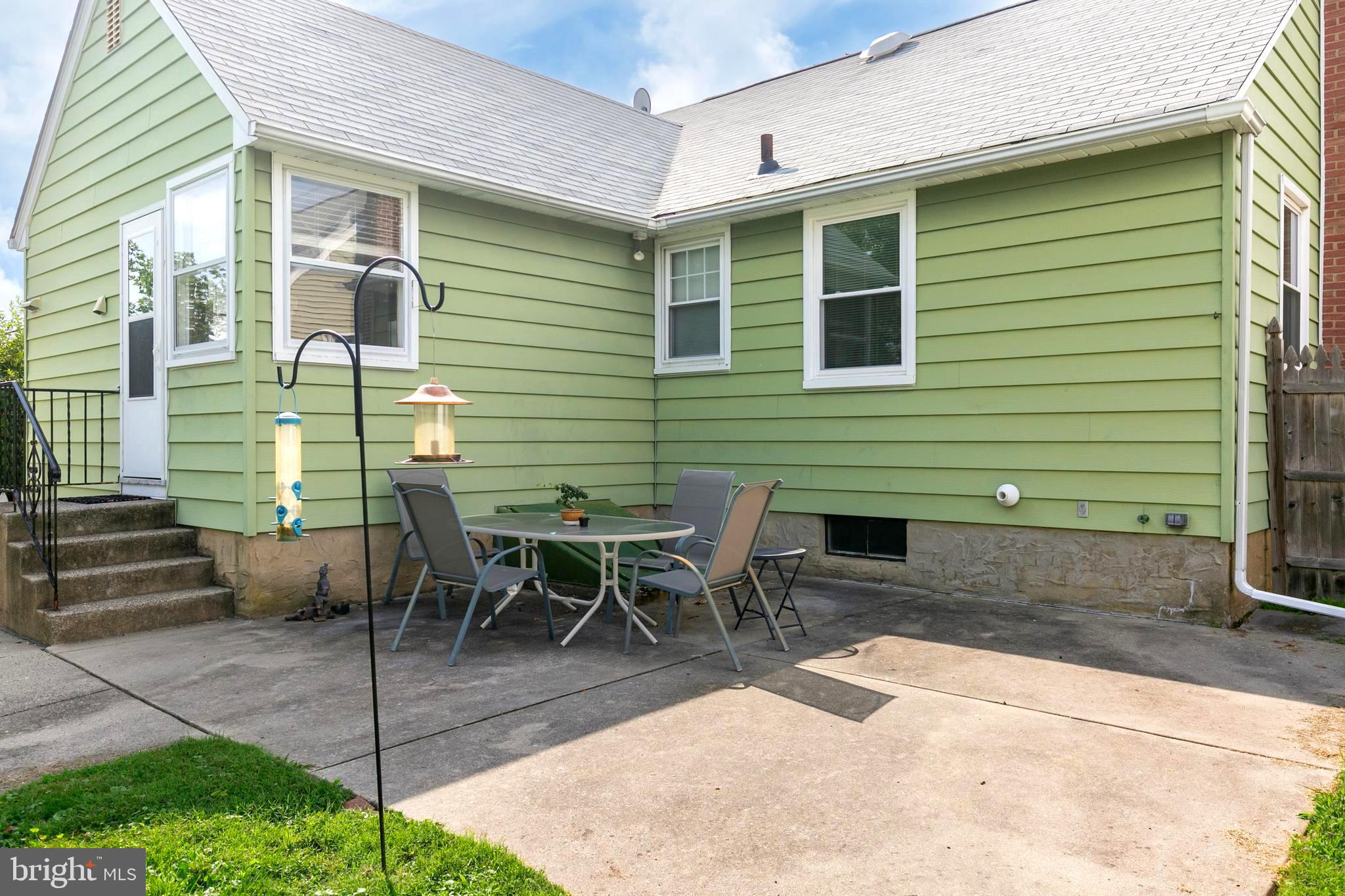 16 Whitman Ave