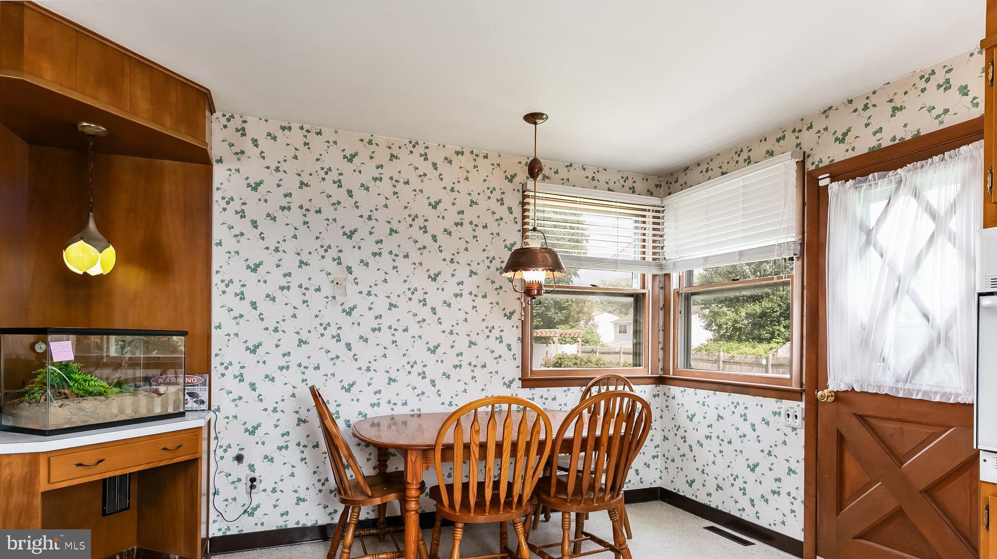 16 Whitman Ave