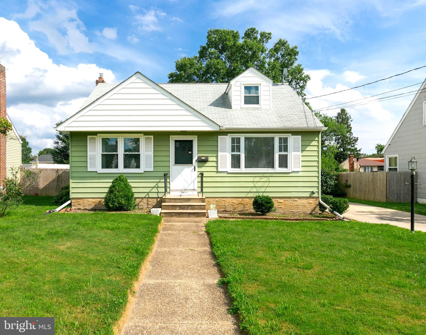 16 Whitman Ave