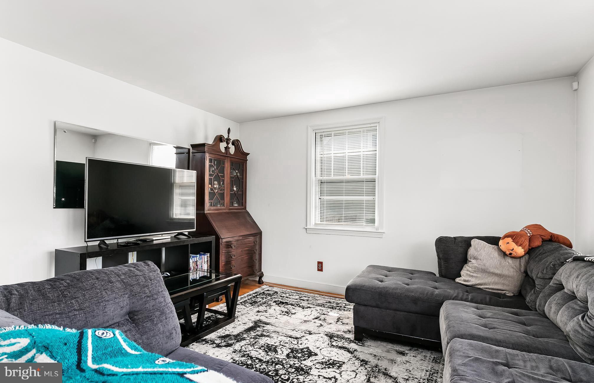 16 Whitman Ave