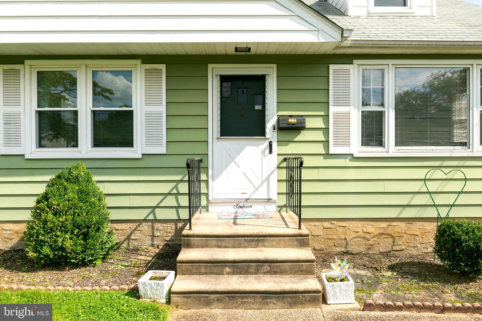 16 Whitman Ave