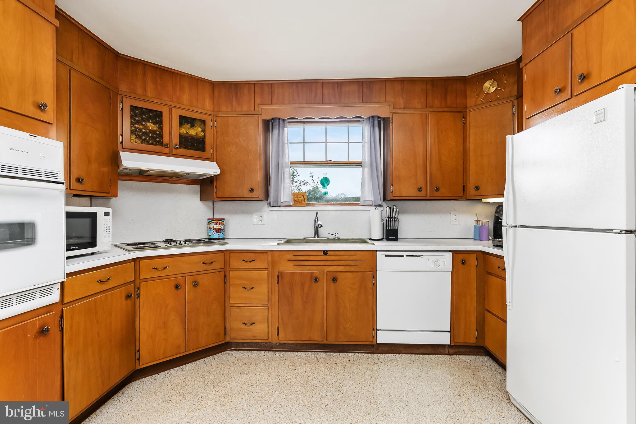 16 Whitman Ave