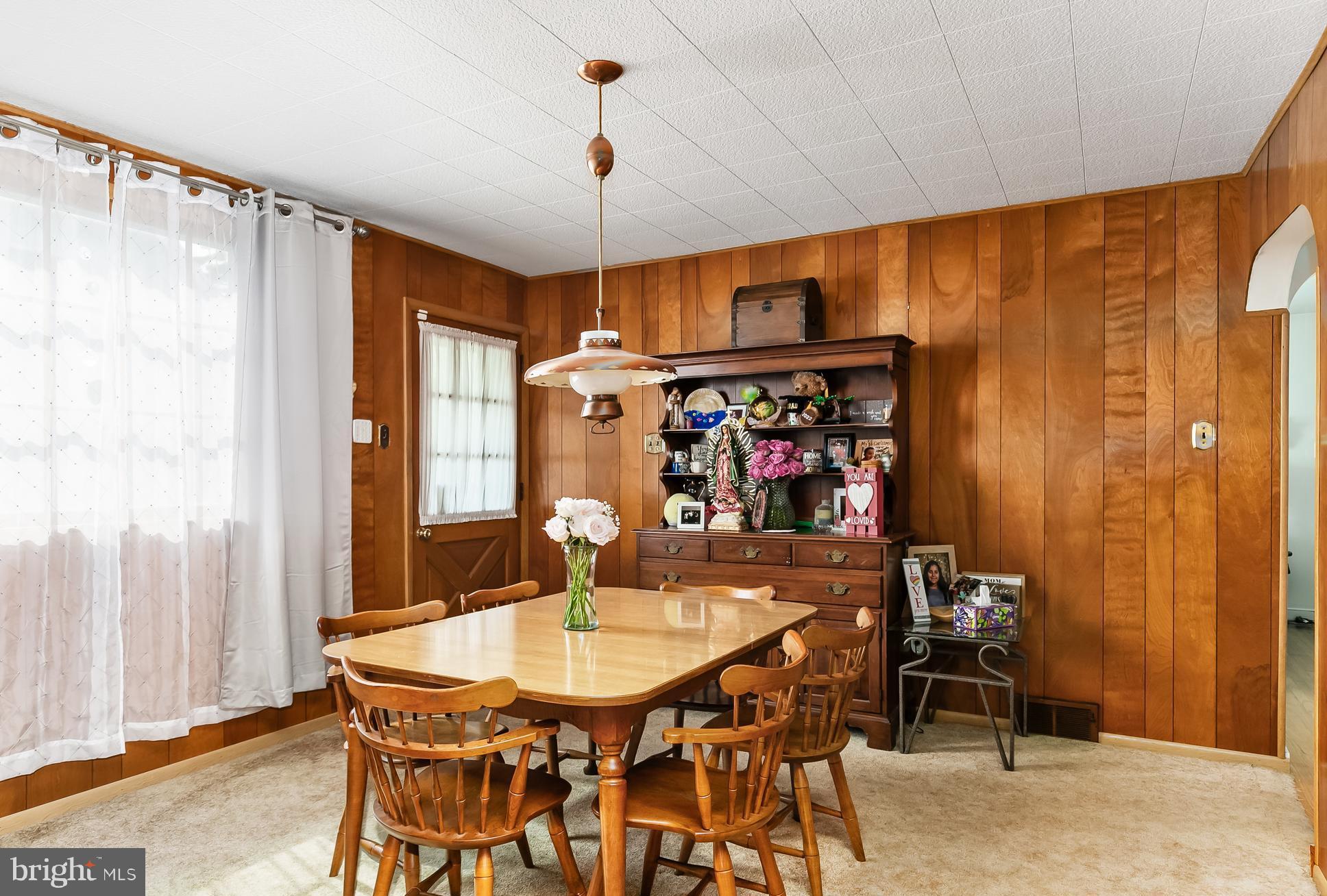 16 Whitman Ave