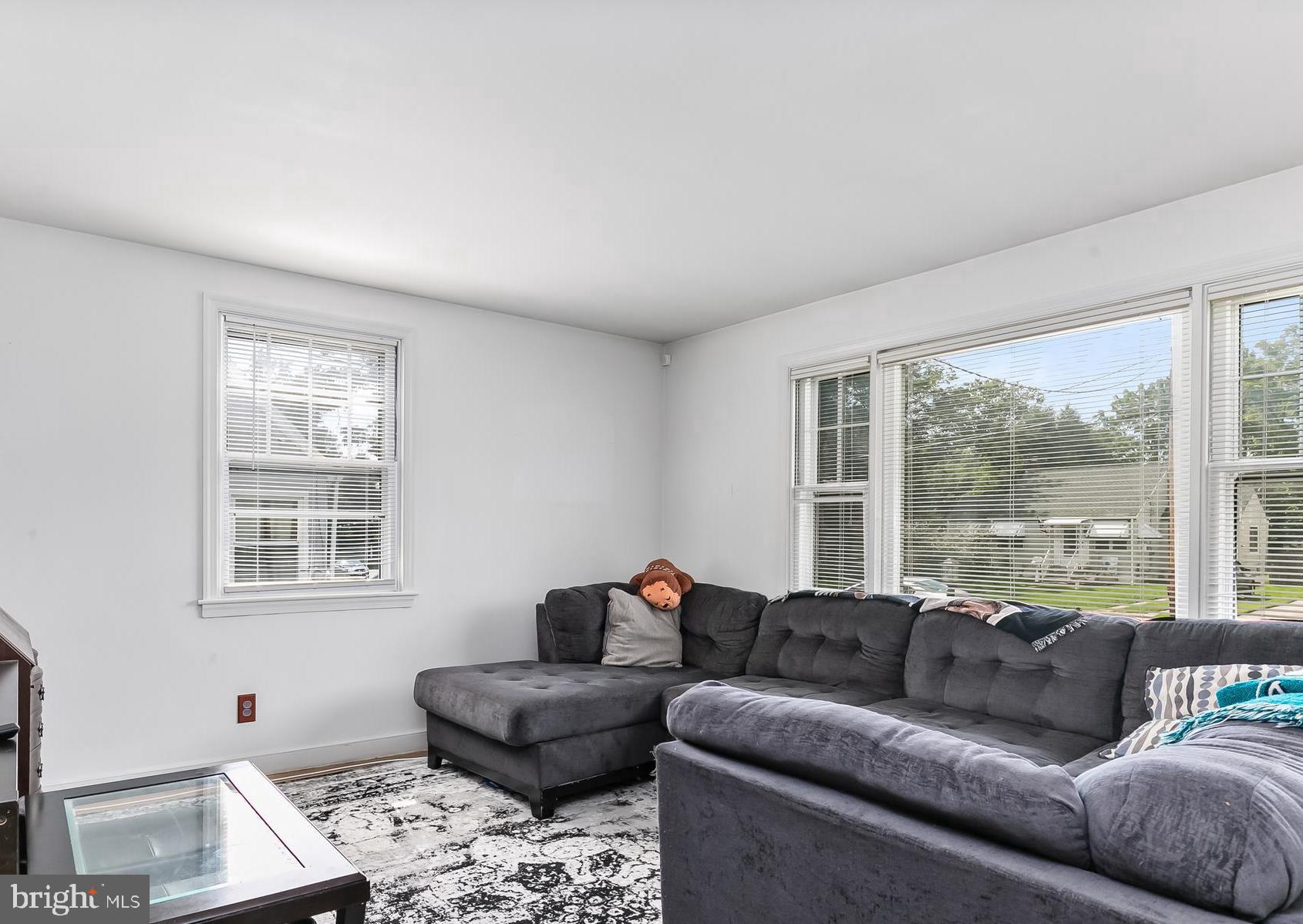 16 Whitman Ave