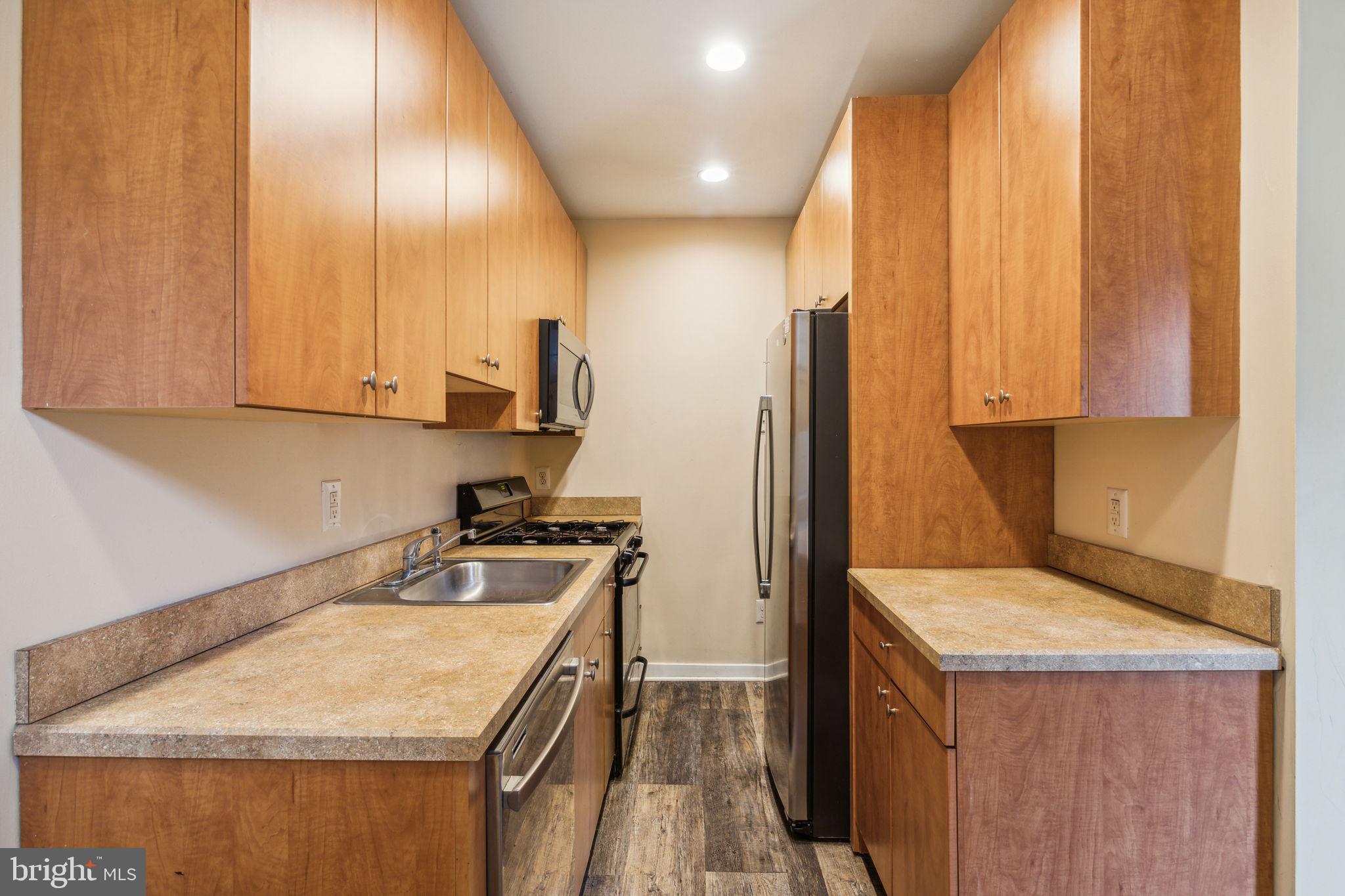 210 E Maple Ave #C1