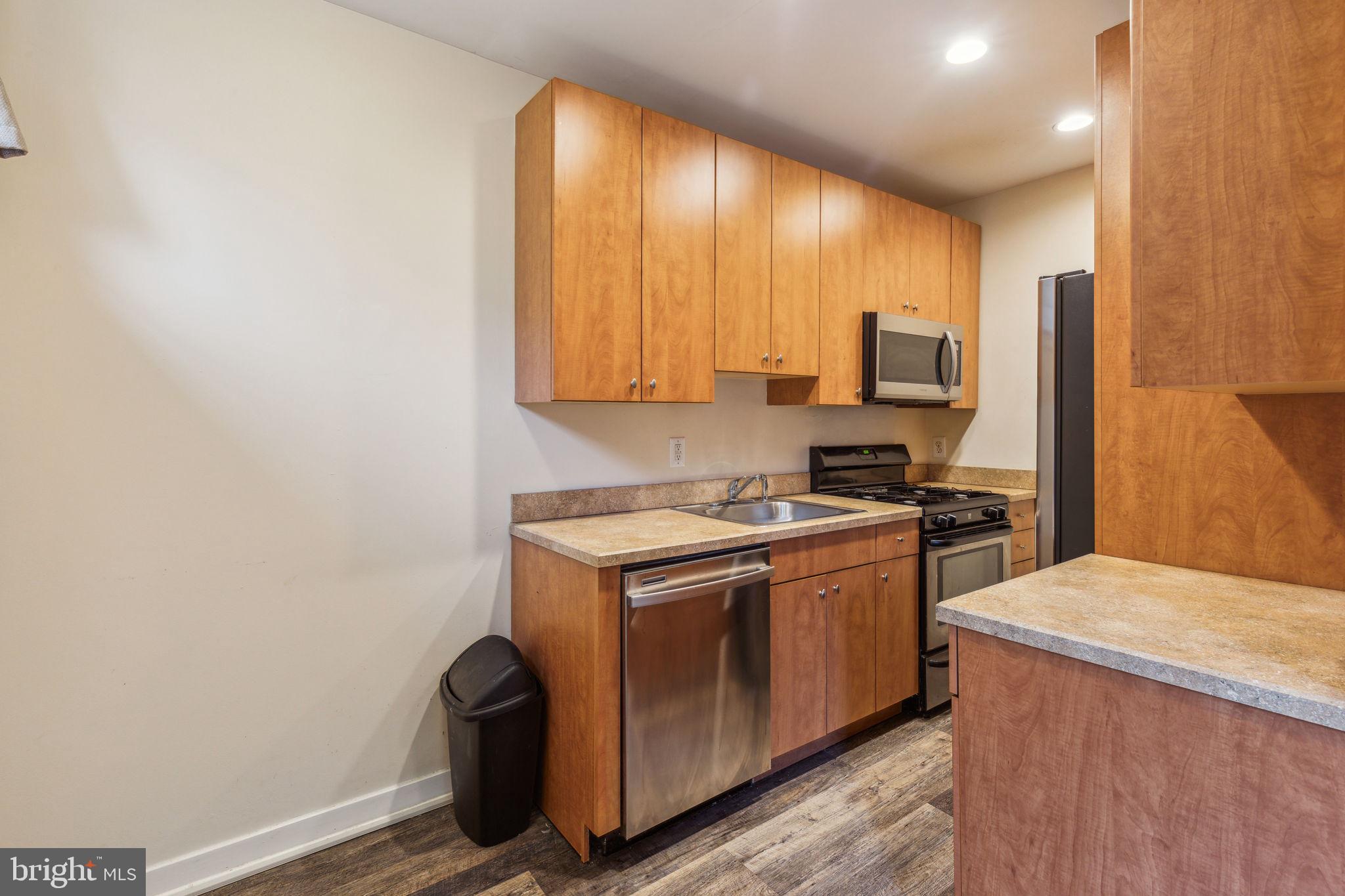 210 E Maple Ave #C1