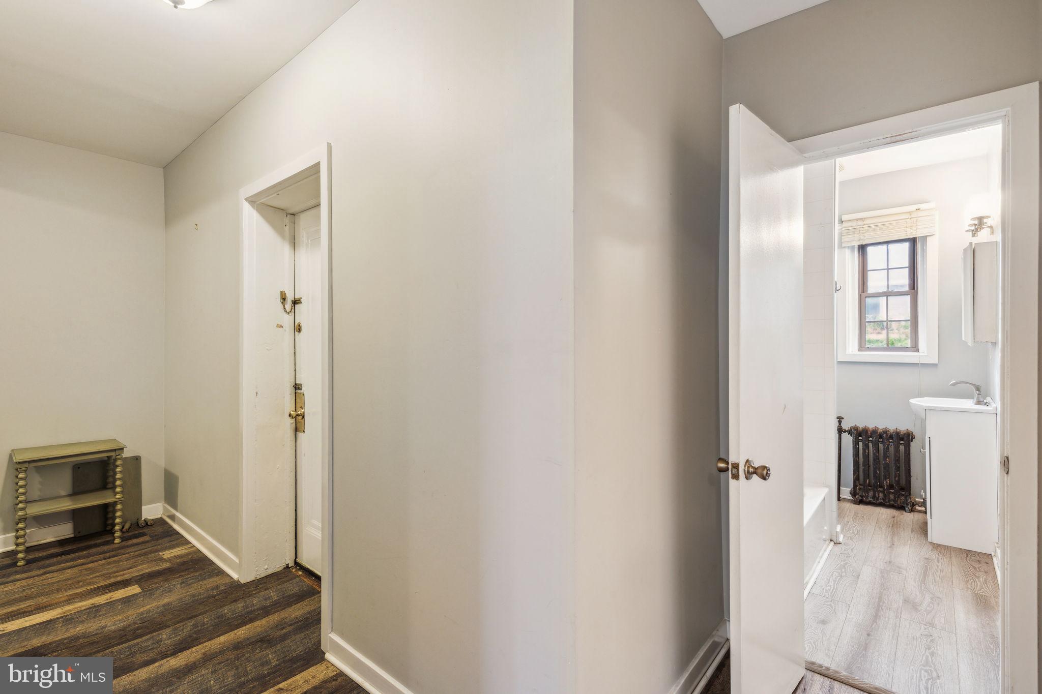 210 E Maple Ave #C1
