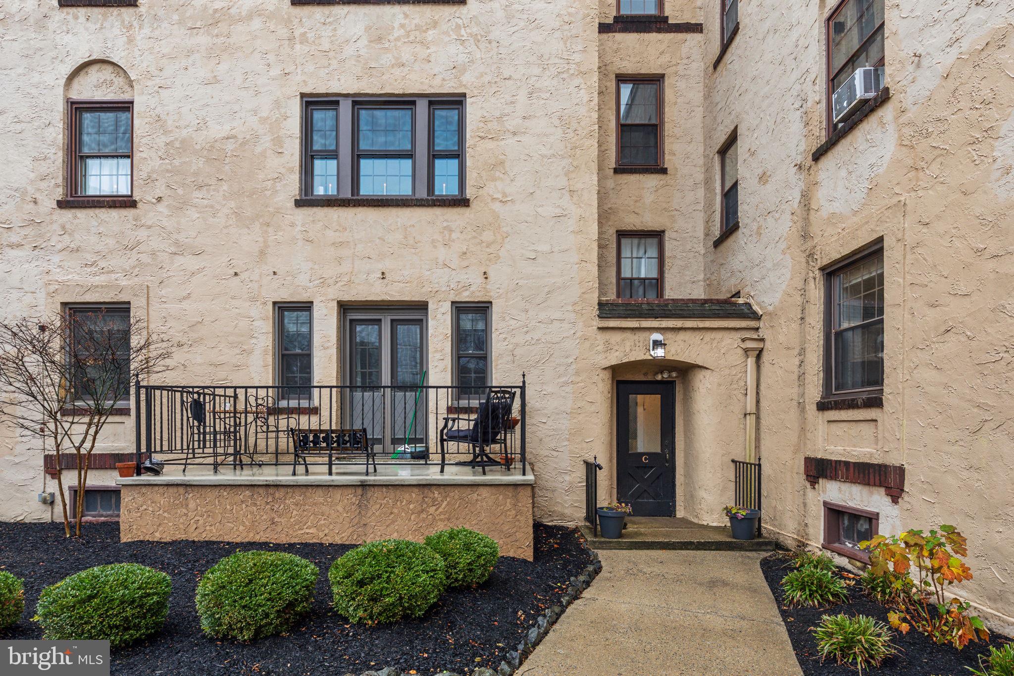 210 E Maple Ave #C1