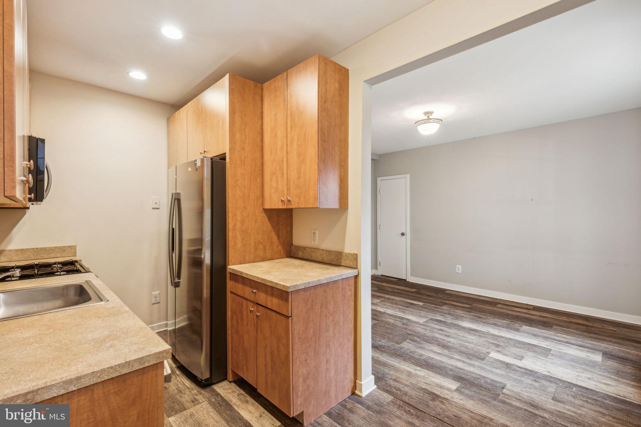 210 E Maple Ave #C1