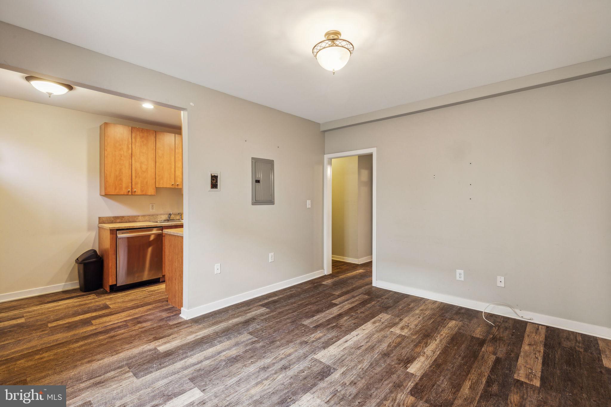 210 E Maple Ave #C1