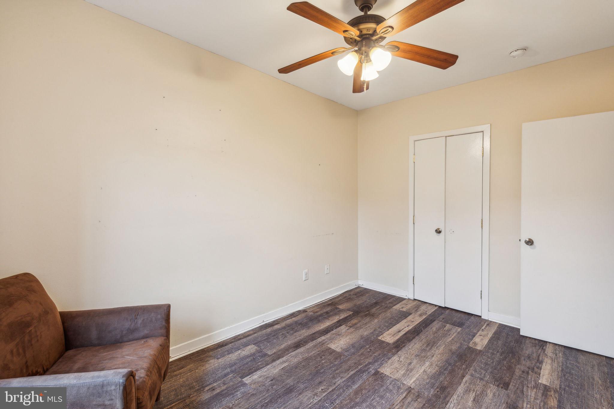 210 E Maple Ave #C1