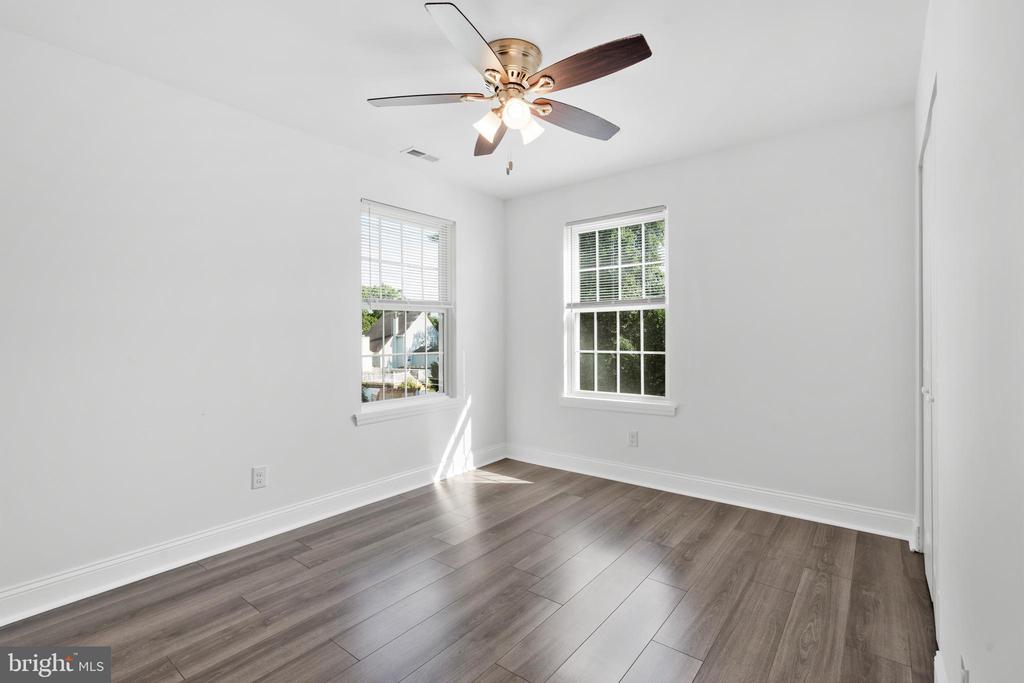 10 Morris Dr