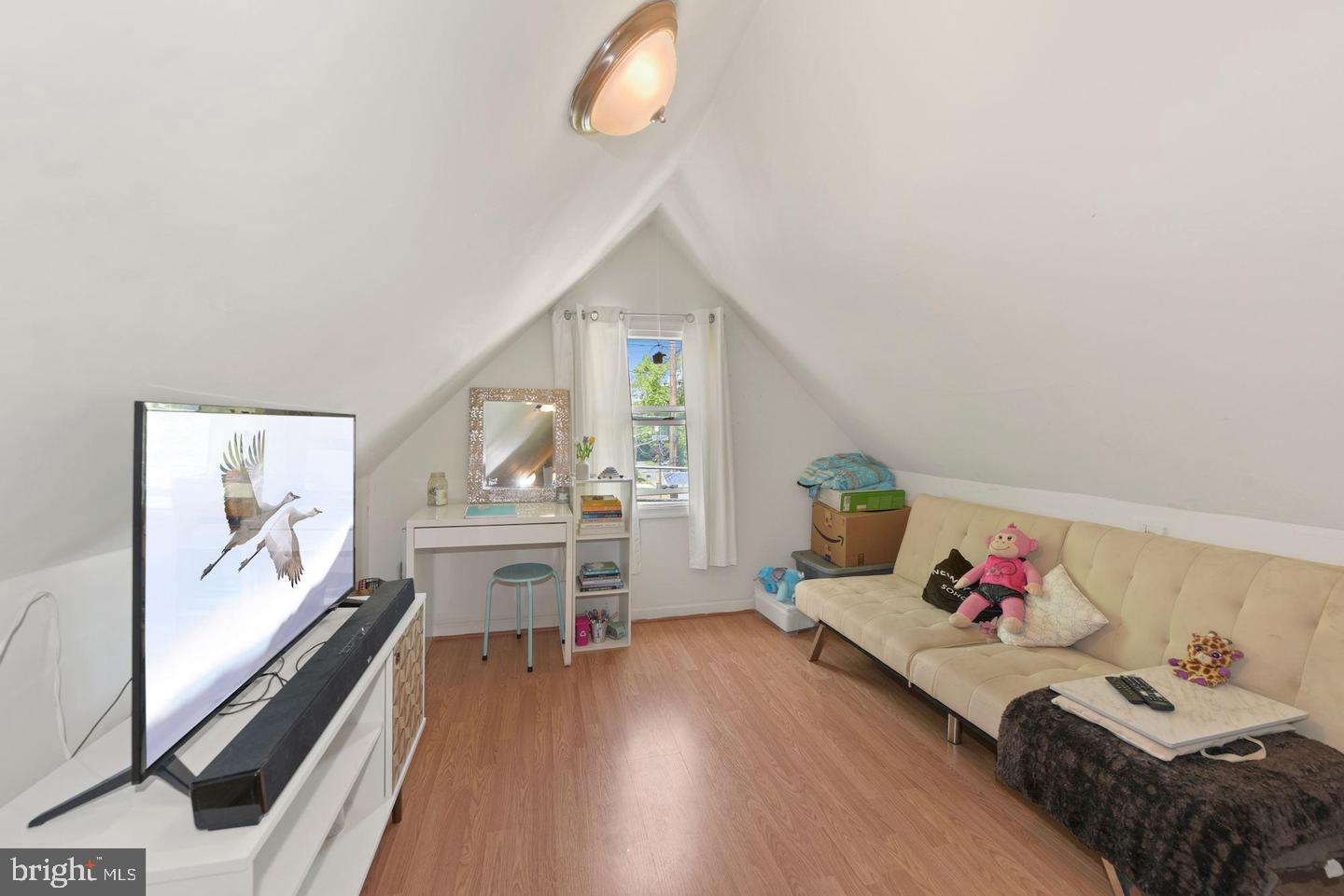 172 E CHARLESTON AVENUE E