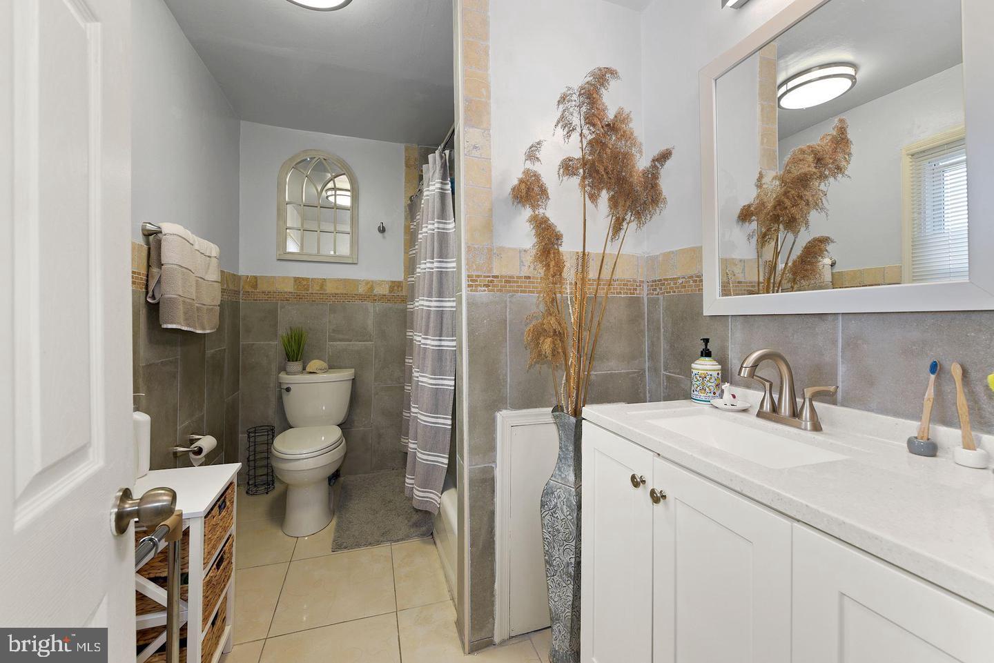 172 E CHARLESTON AVENUE E