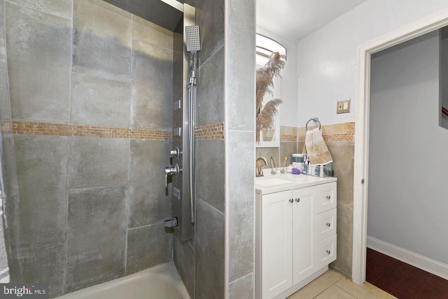 172 E CHARLESTON AVENUE E