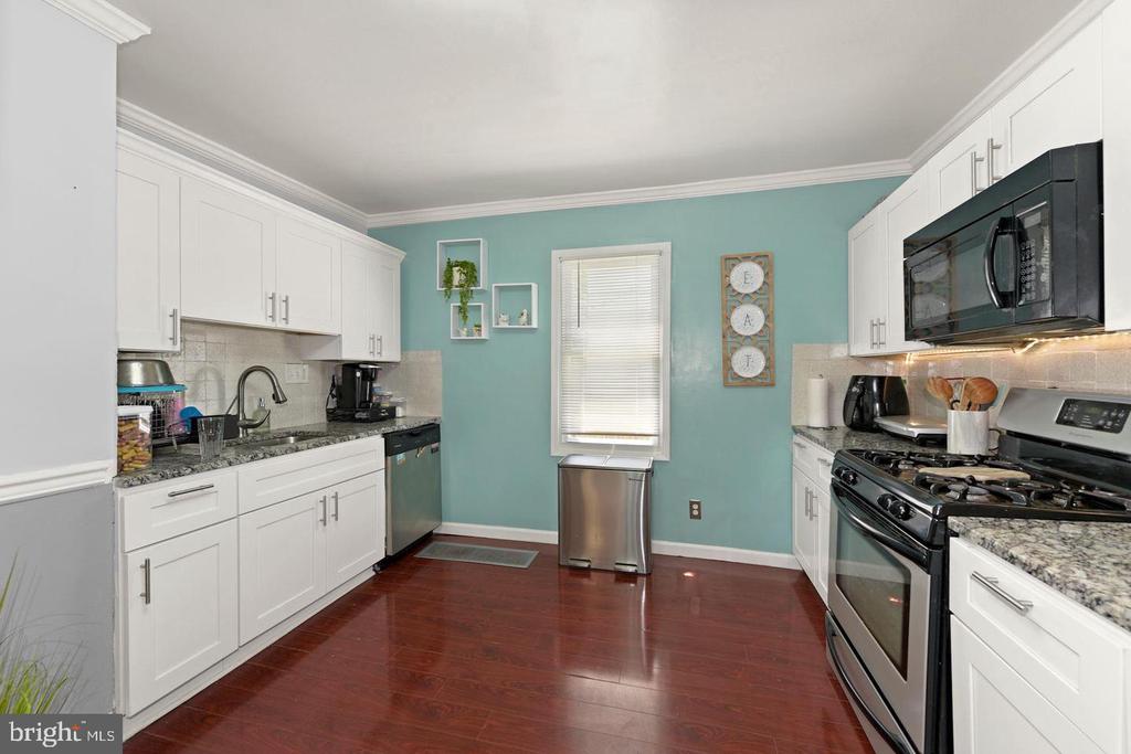 172 E CHARLESTON AVENUE E