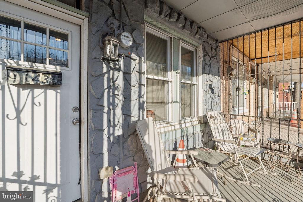 1143 WHITMAN AVENUE