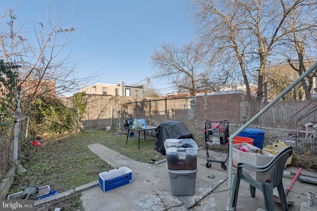 1143 WHITMAN AVENUE