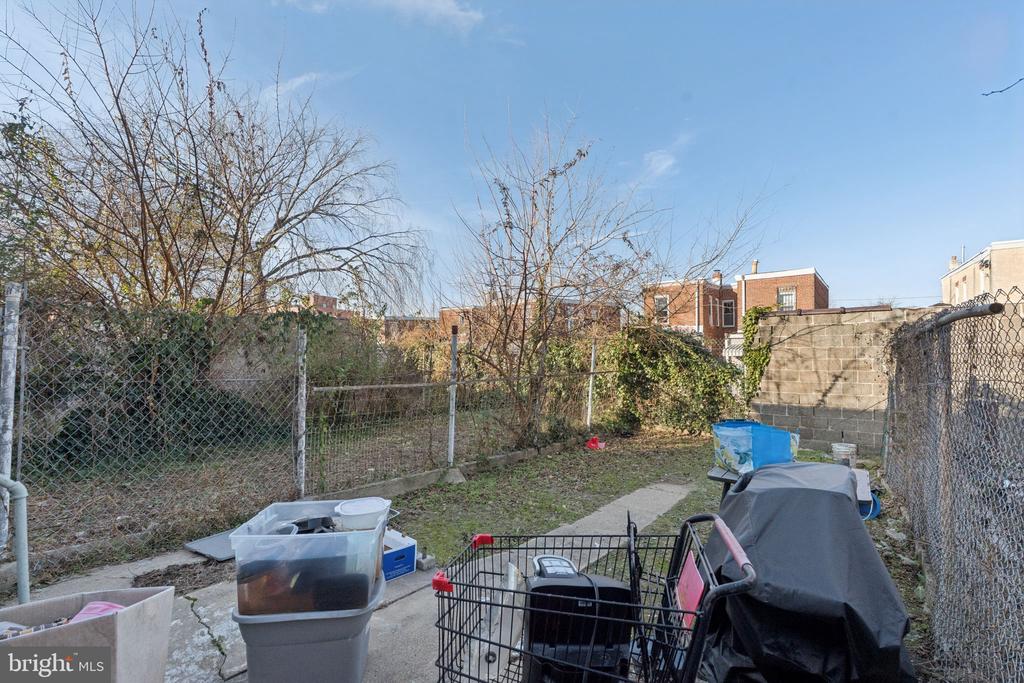 1143 WHITMAN AVENUE