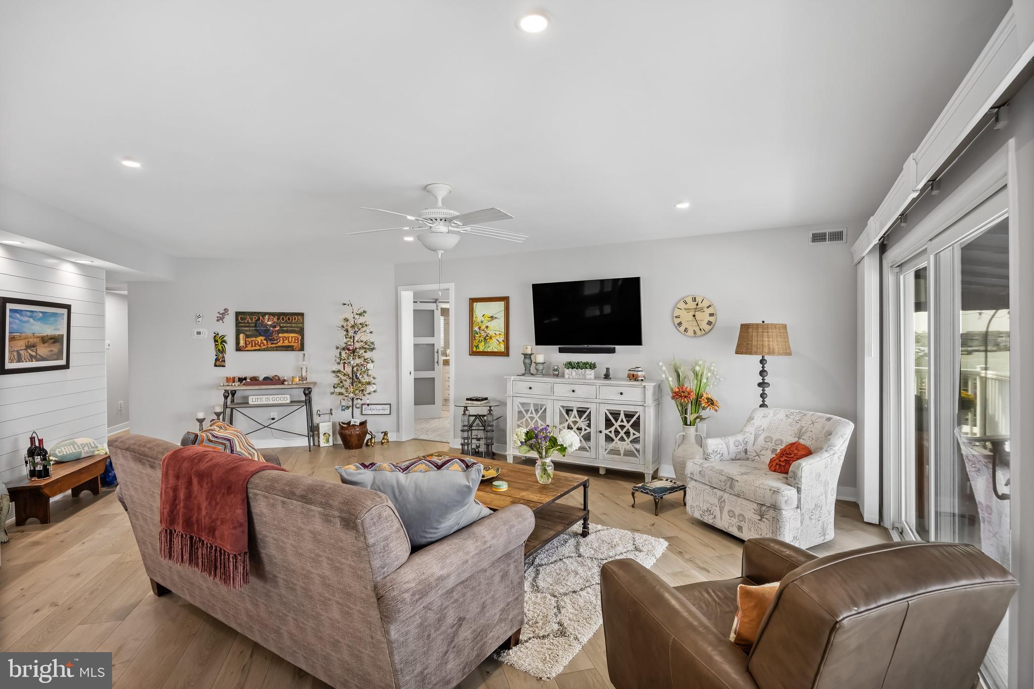 1128 Bay Ave #14