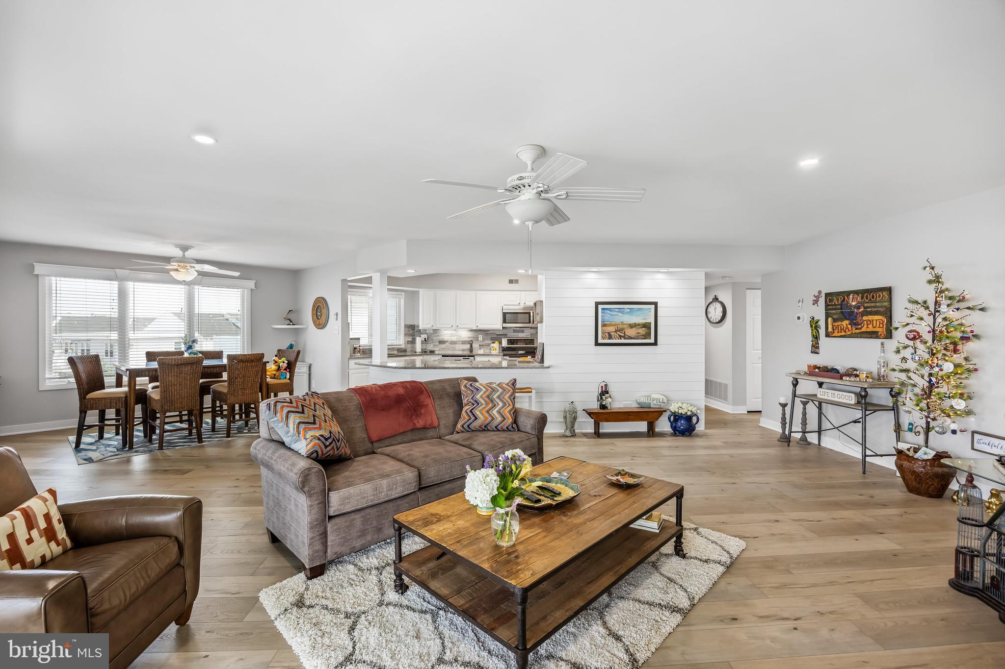1128 Bay Ave #14