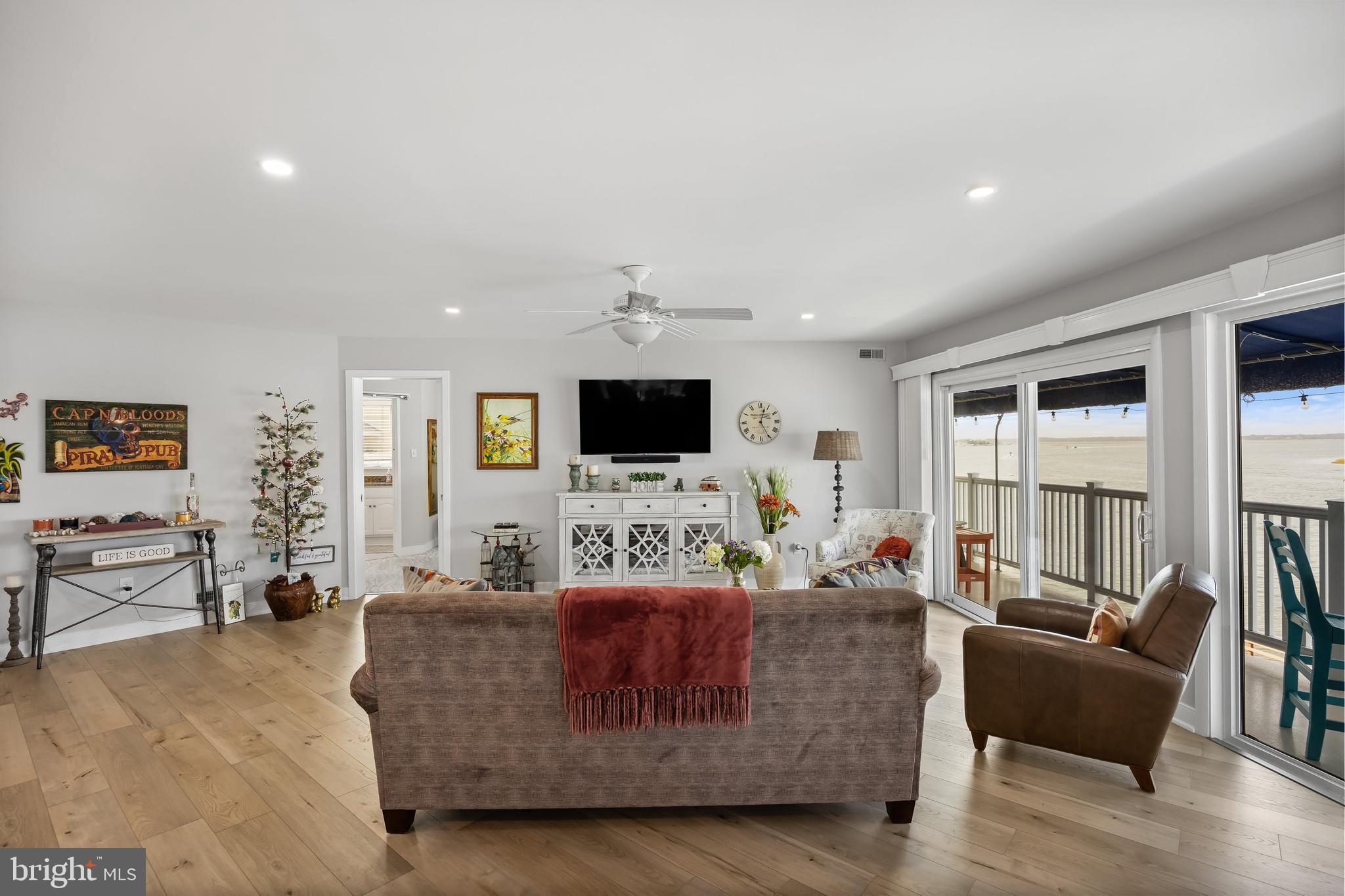 1128 Bay Ave #14