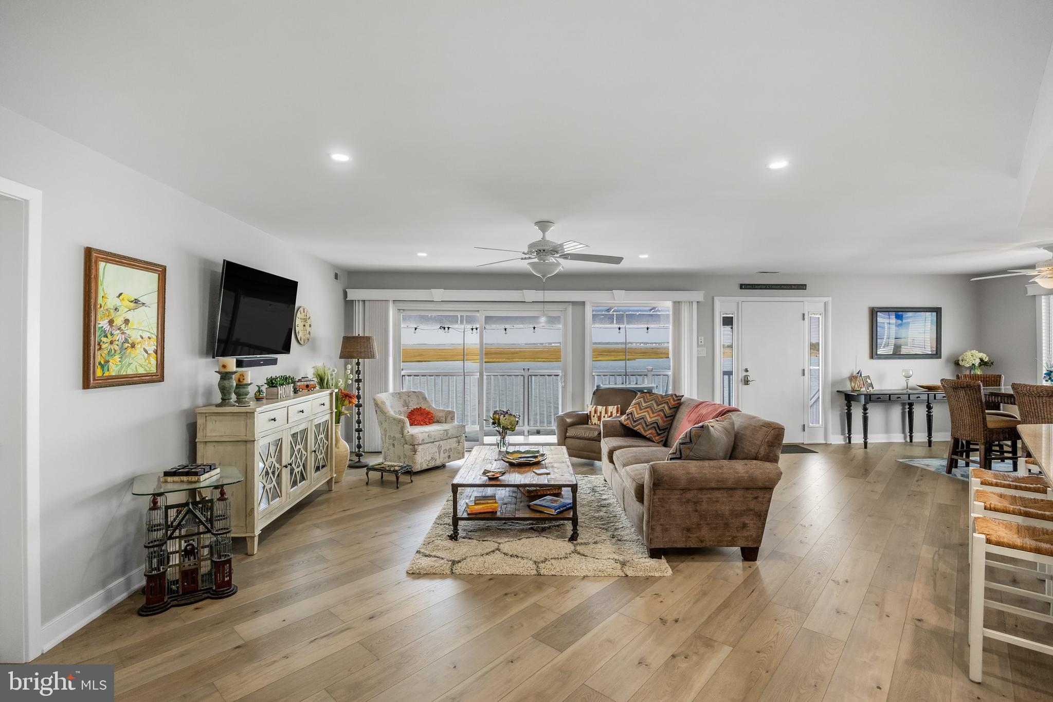 1128 Bay Ave #14