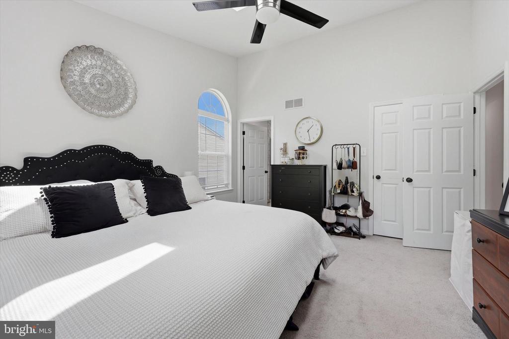12 TIMBERCREST DRIVE