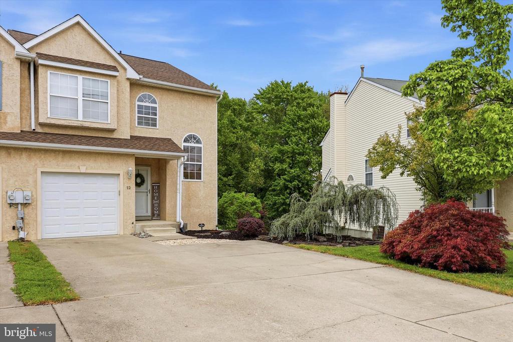 12 TIMBERCREST DRIVE