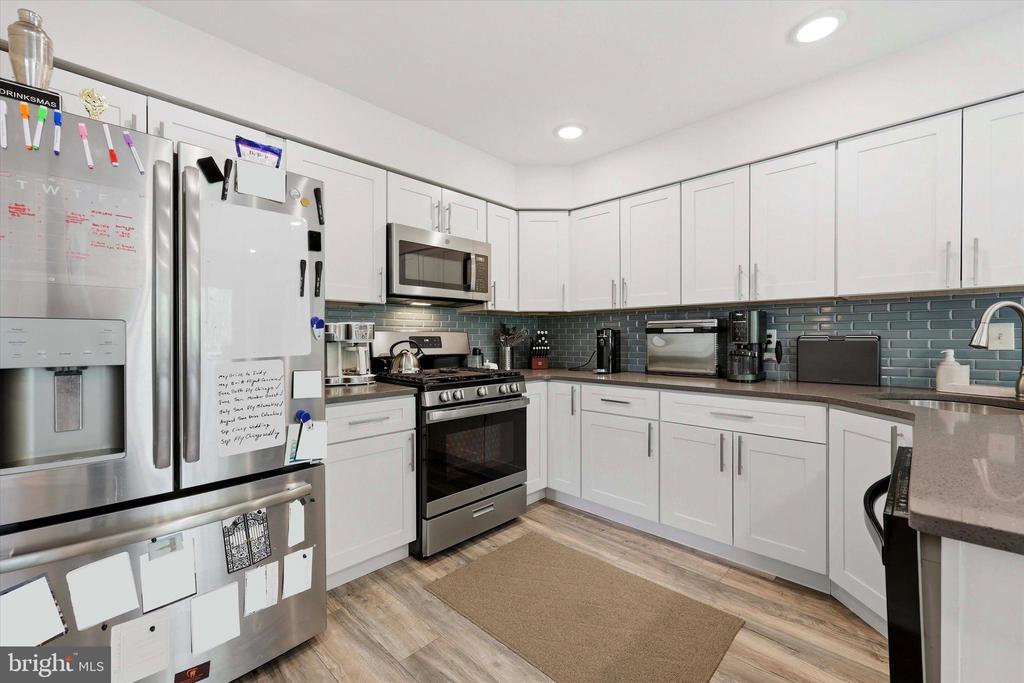 12 TIMBERCREST DRIVE