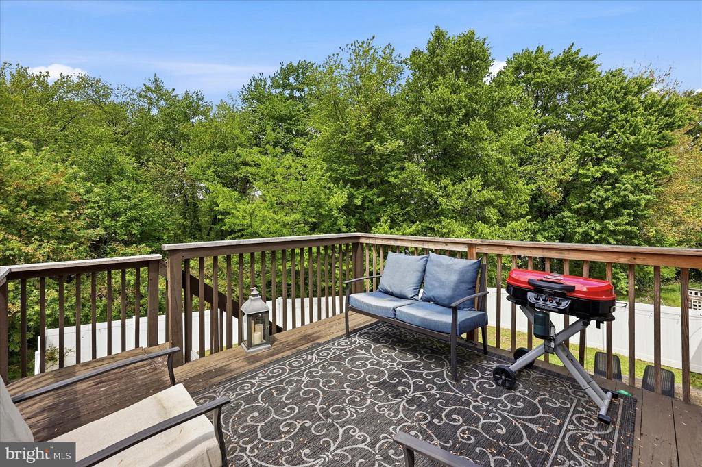 12 TIMBERCREST DRIVE