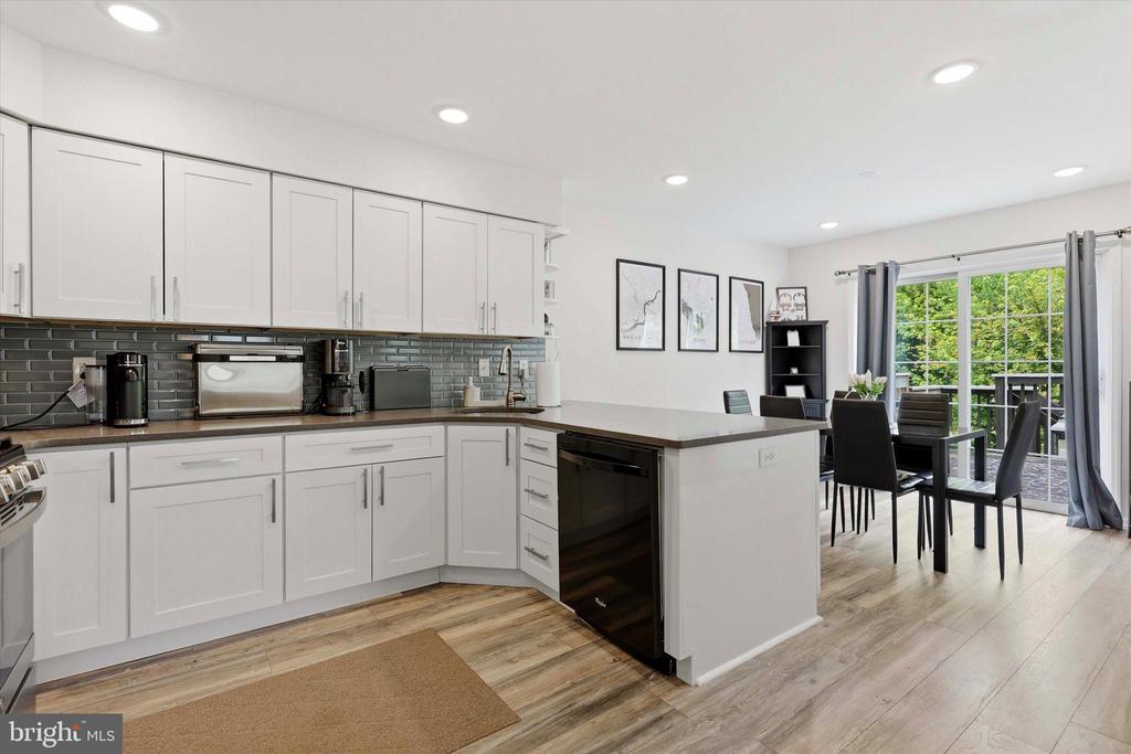 12 TIMBERCREST DRIVE