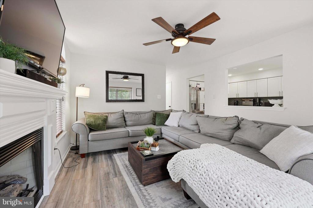 12 TIMBERCREST DRIVE