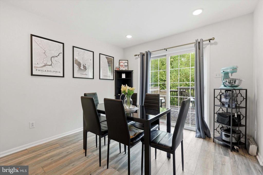 12 TIMBERCREST DRIVE