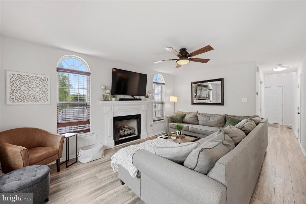12 TIMBERCREST DRIVE