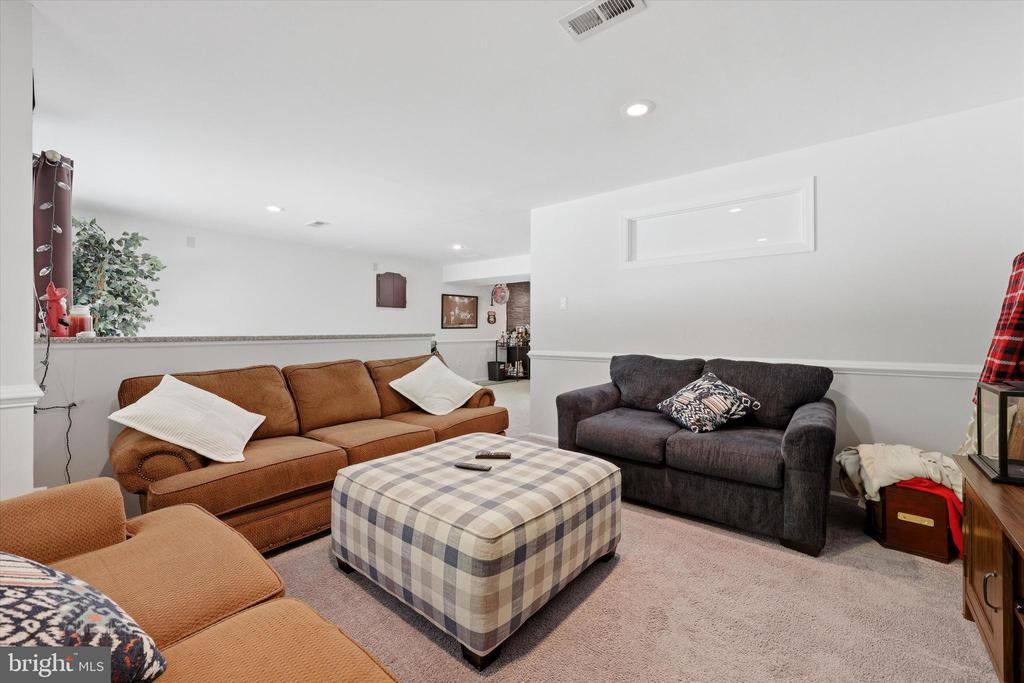 12 TIMBERCREST DRIVE