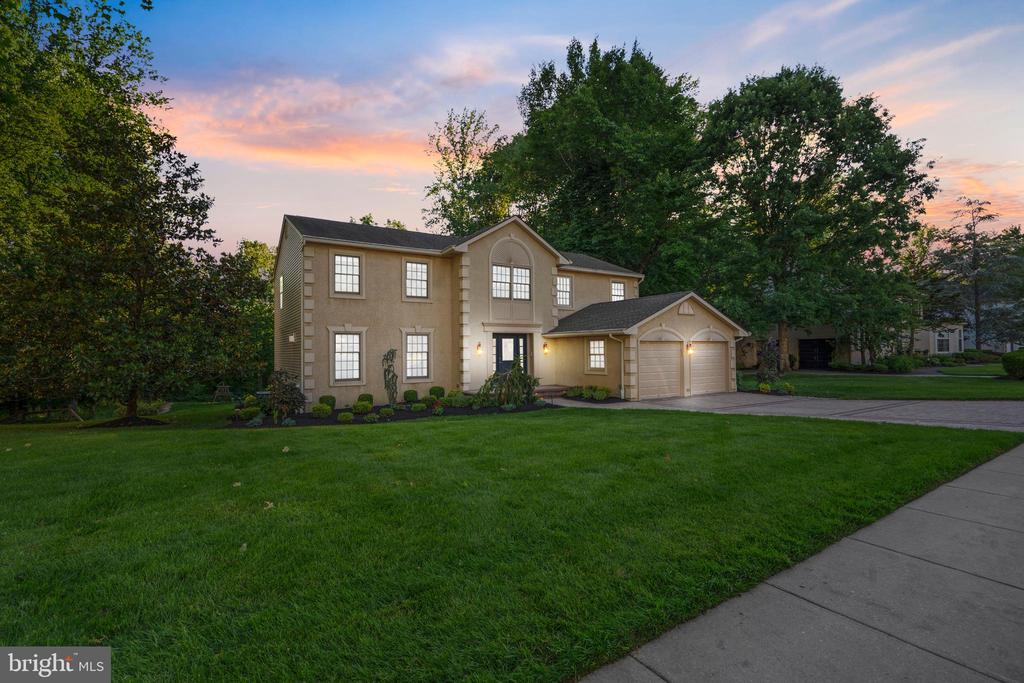 915 GRAY FOX CIRCLE