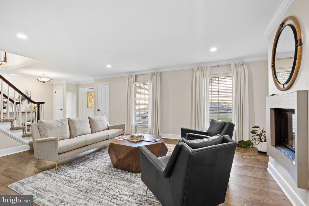 915 GRAY FOX CIRCLE