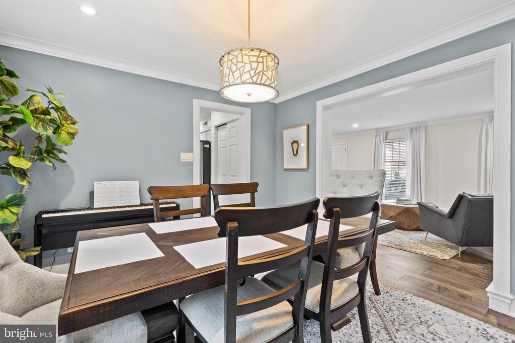 915 GRAY FOX CIRCLE